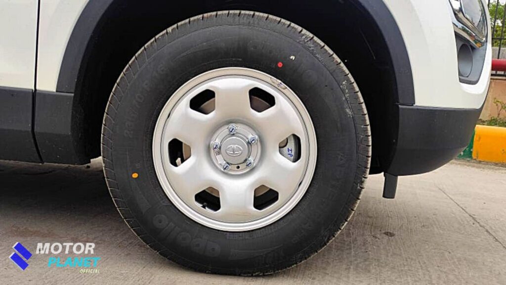 2021 Tata Safari XE steel rims wheels