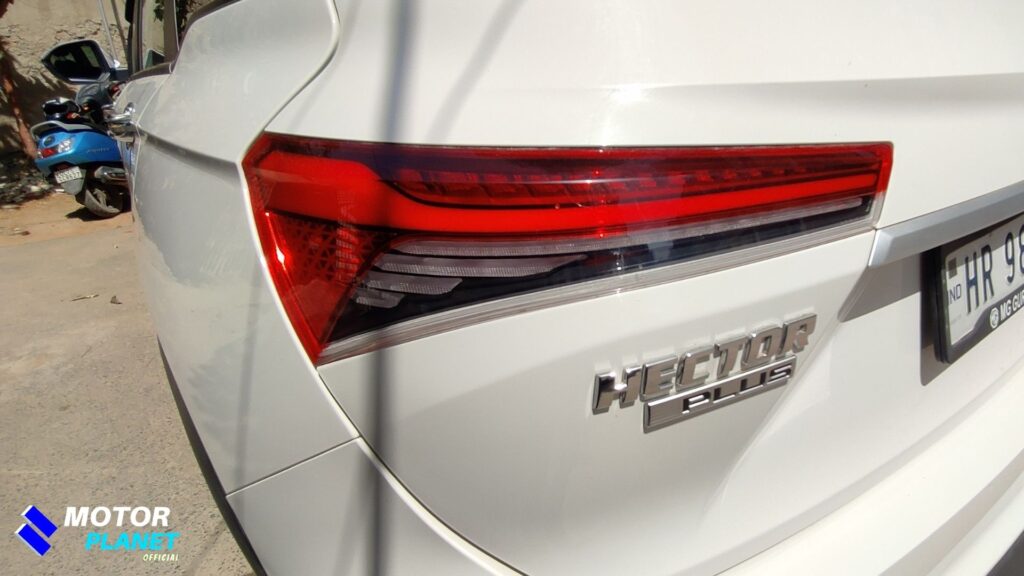  Hector Plus Style rear 